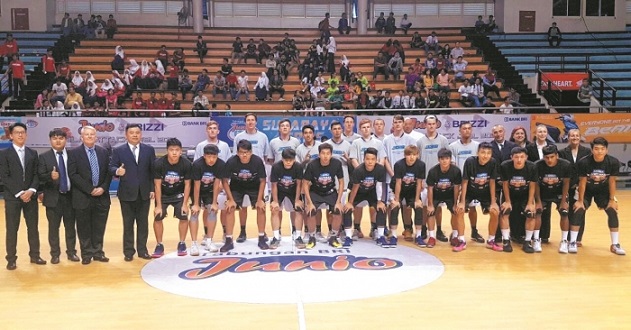 她能通过 她能通过